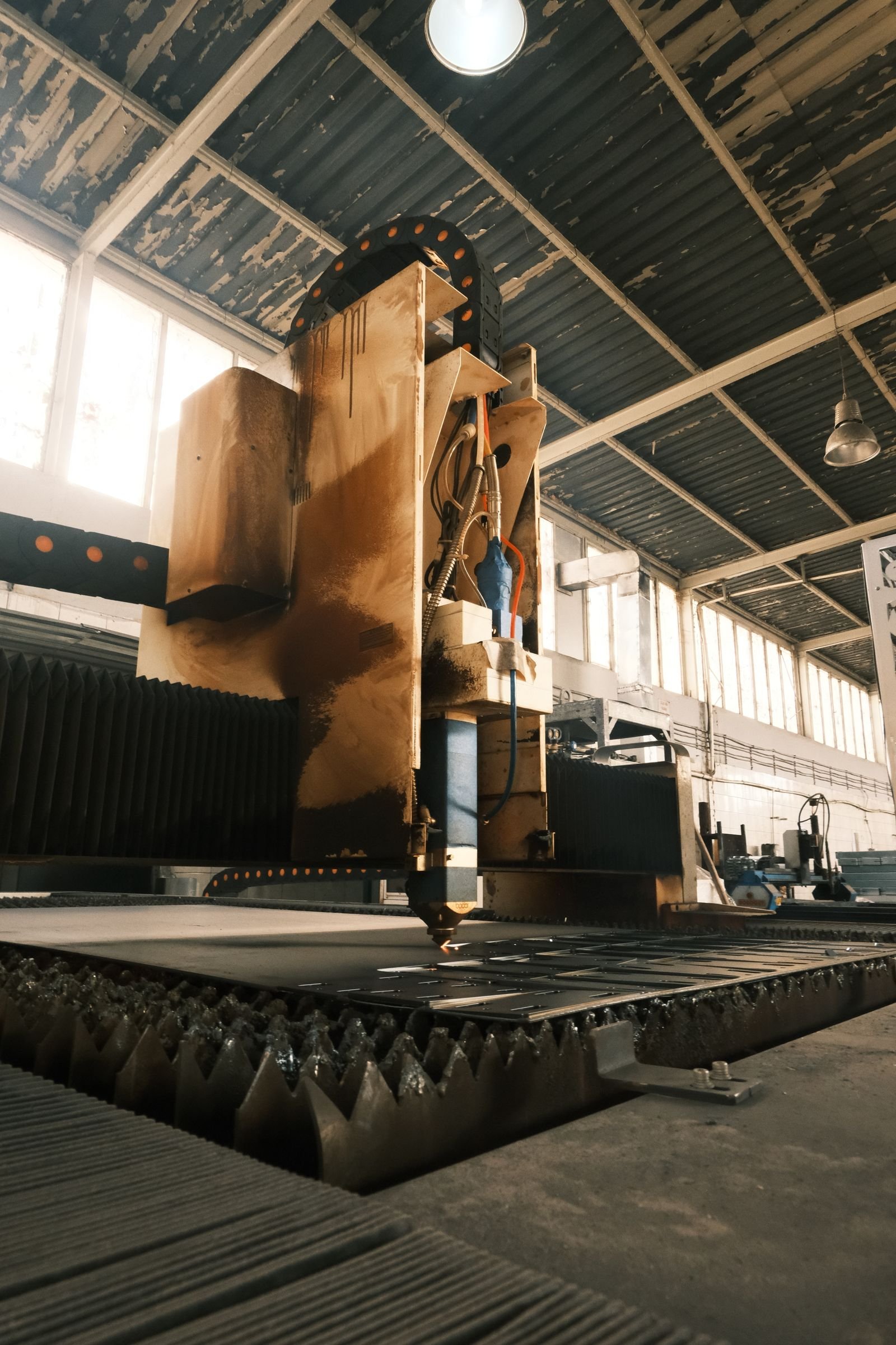 Machining workshop with a heavy workpiece